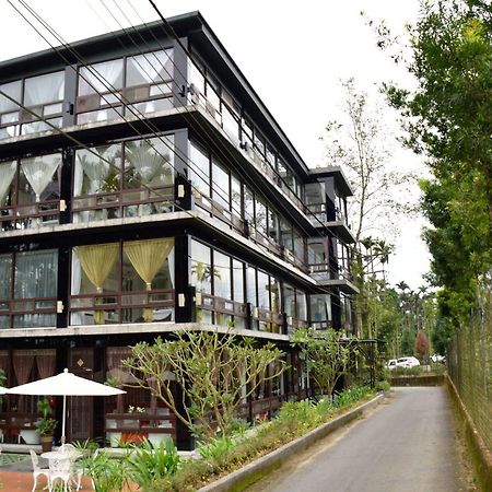 Full House Bed And Breakfast Nantou Bagian luar foto