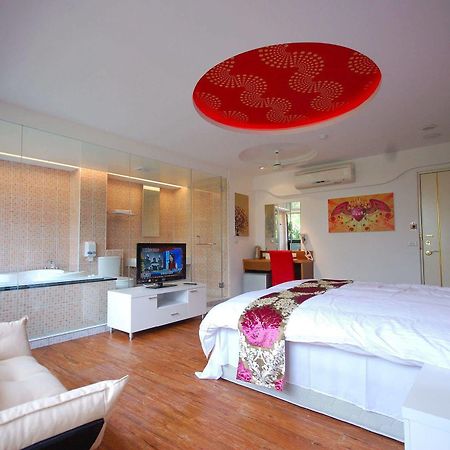 Full House Bed And Breakfast Nantou Bagian luar foto