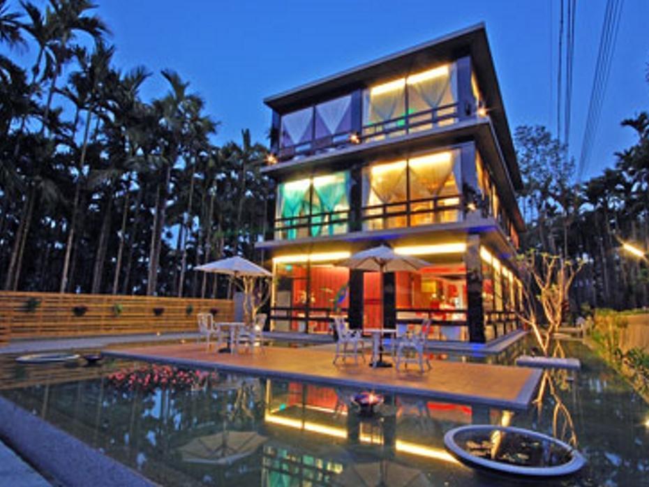 Full House Bed And Breakfast Nantou Bagian luar foto