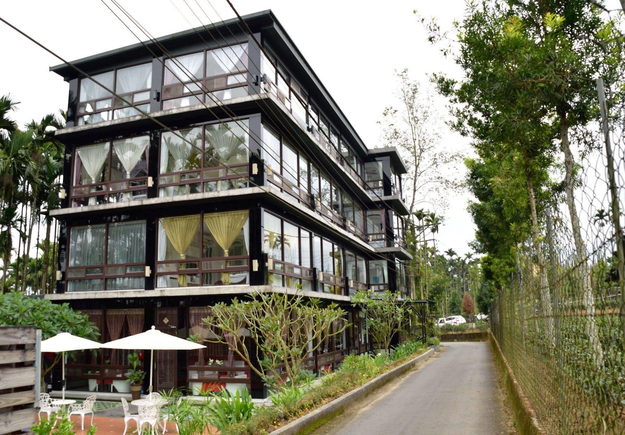 Full House Bed And Breakfast Nantou Bagian luar foto
