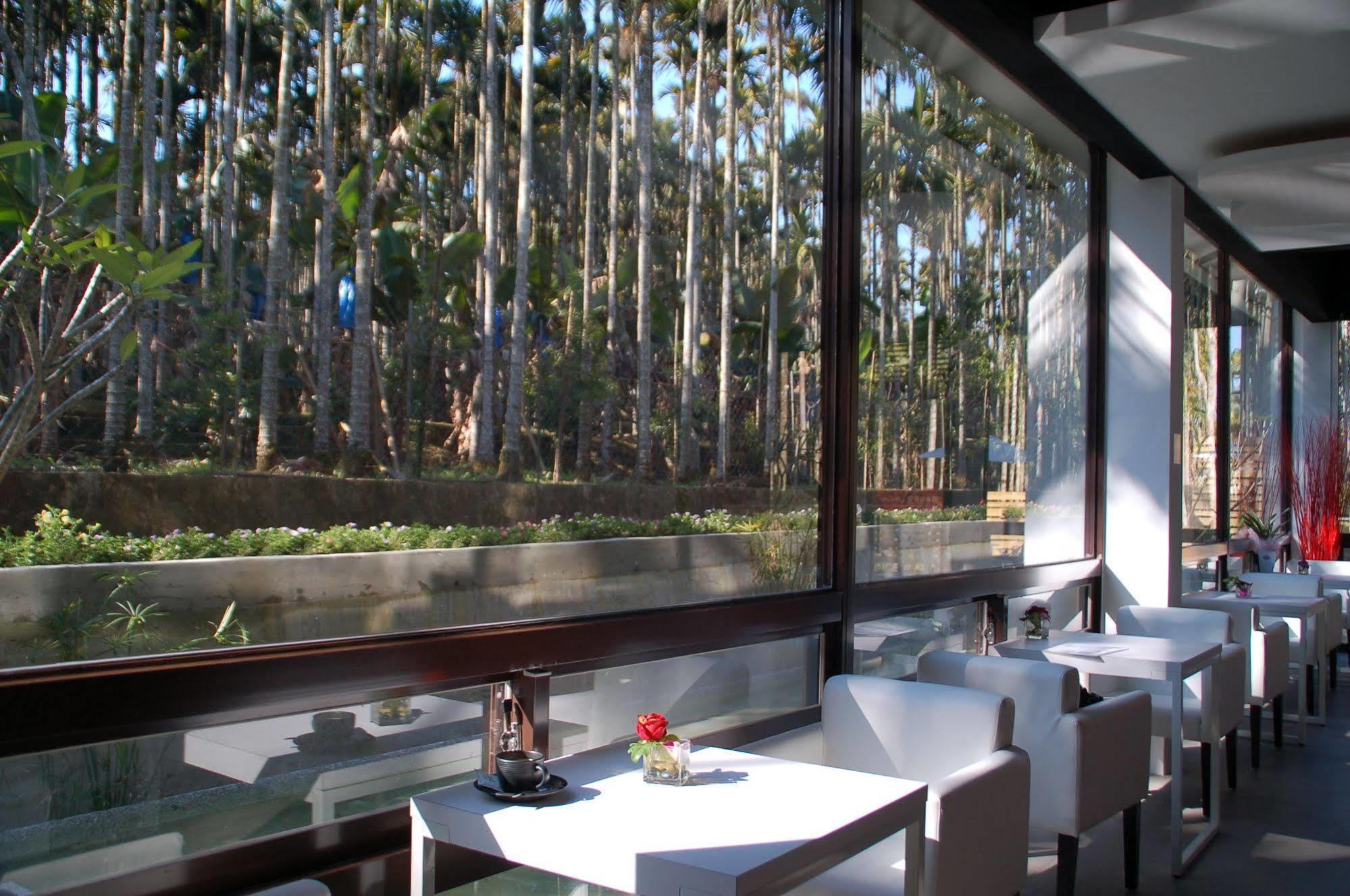 Full House Bed And Breakfast Nantou Bagian luar foto