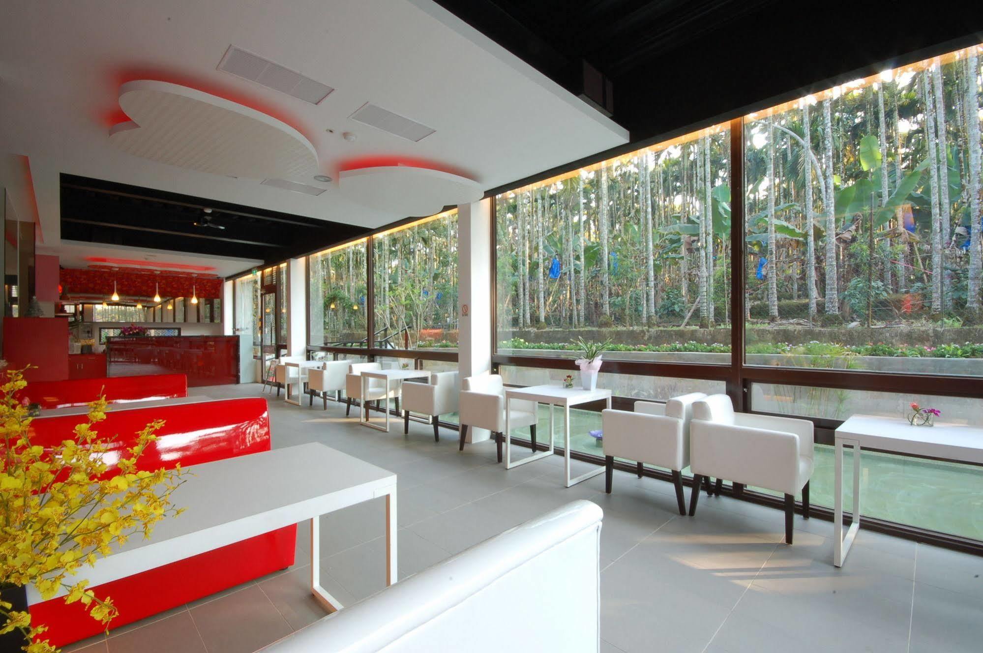 Full House Bed And Breakfast Nantou Bagian luar foto