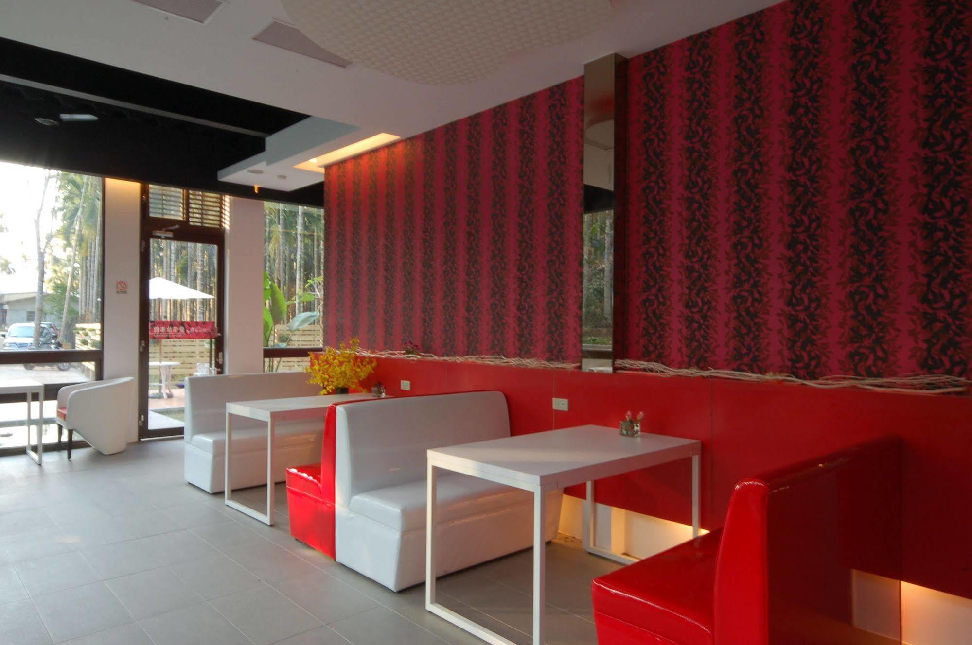 Full House Bed And Breakfast Nantou Bagian luar foto
