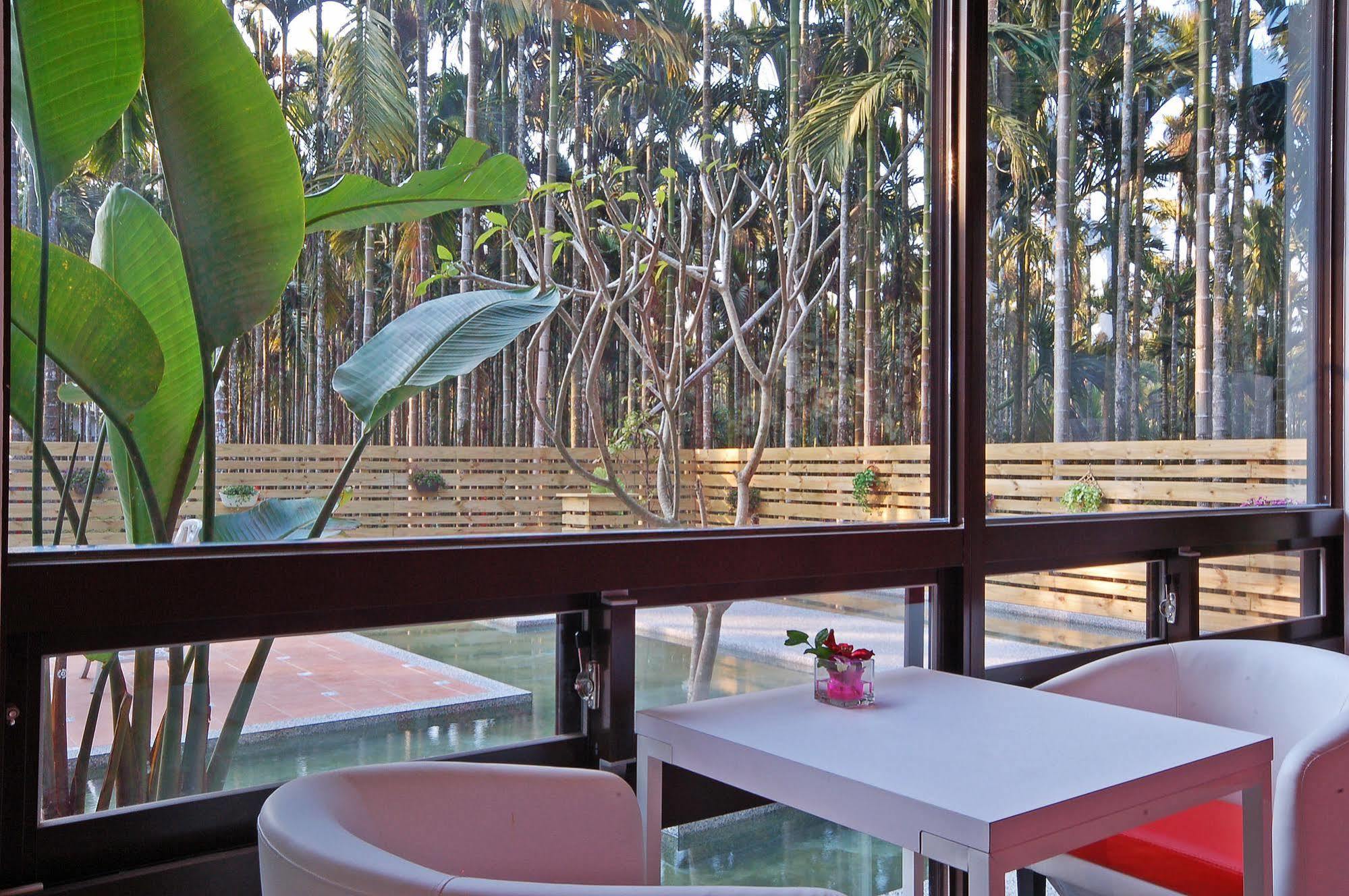Full House Bed And Breakfast Nantou Bagian luar foto