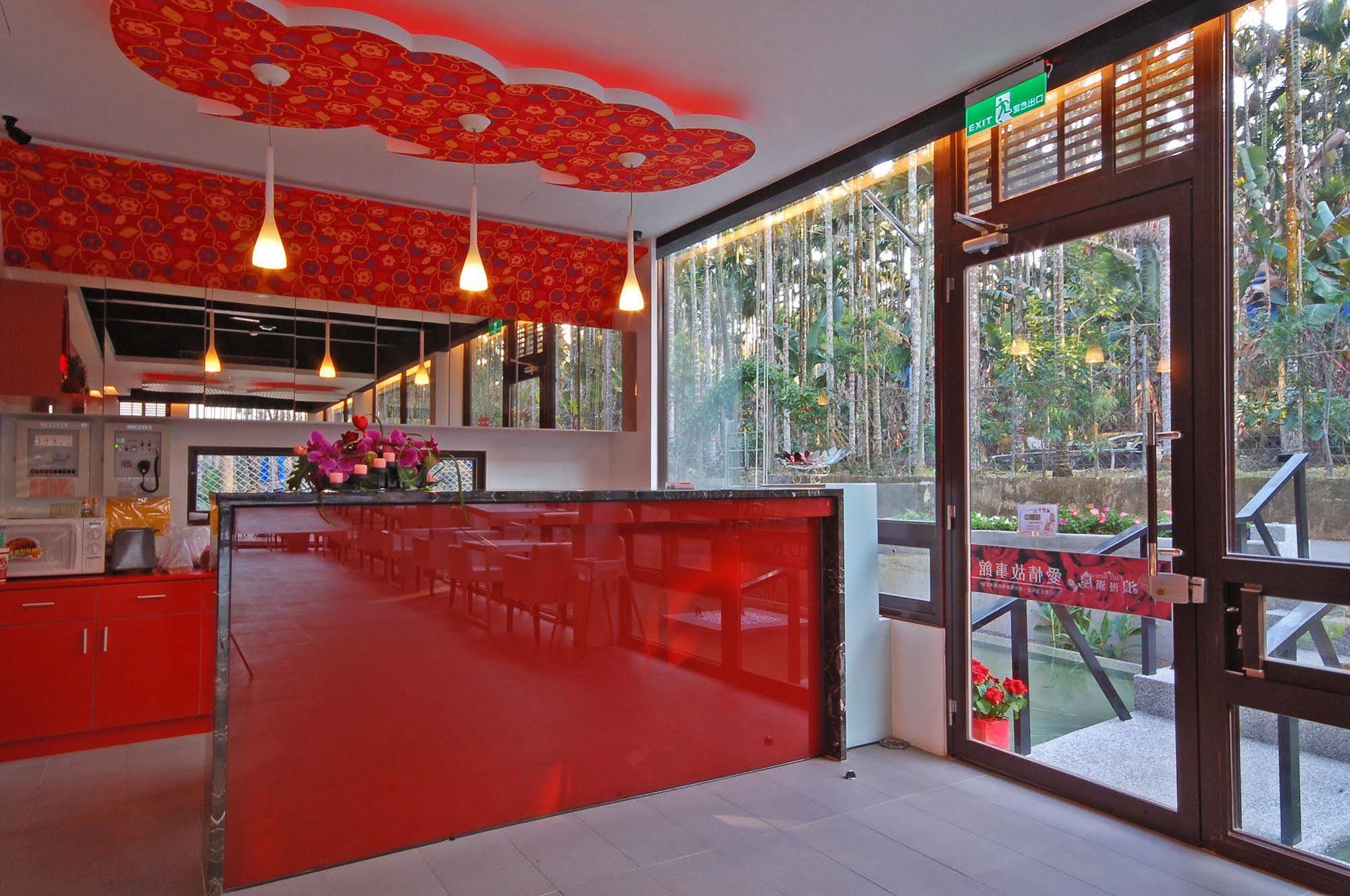 Full House Bed And Breakfast Nantou Bagian luar foto
