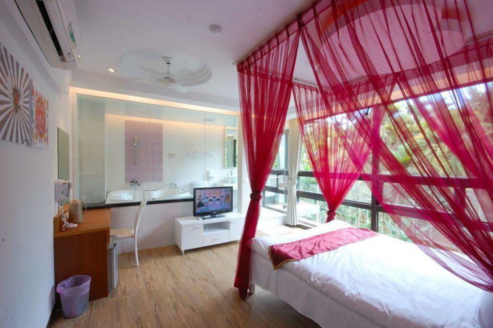 Full House Bed And Breakfast Nantou Bagian luar foto