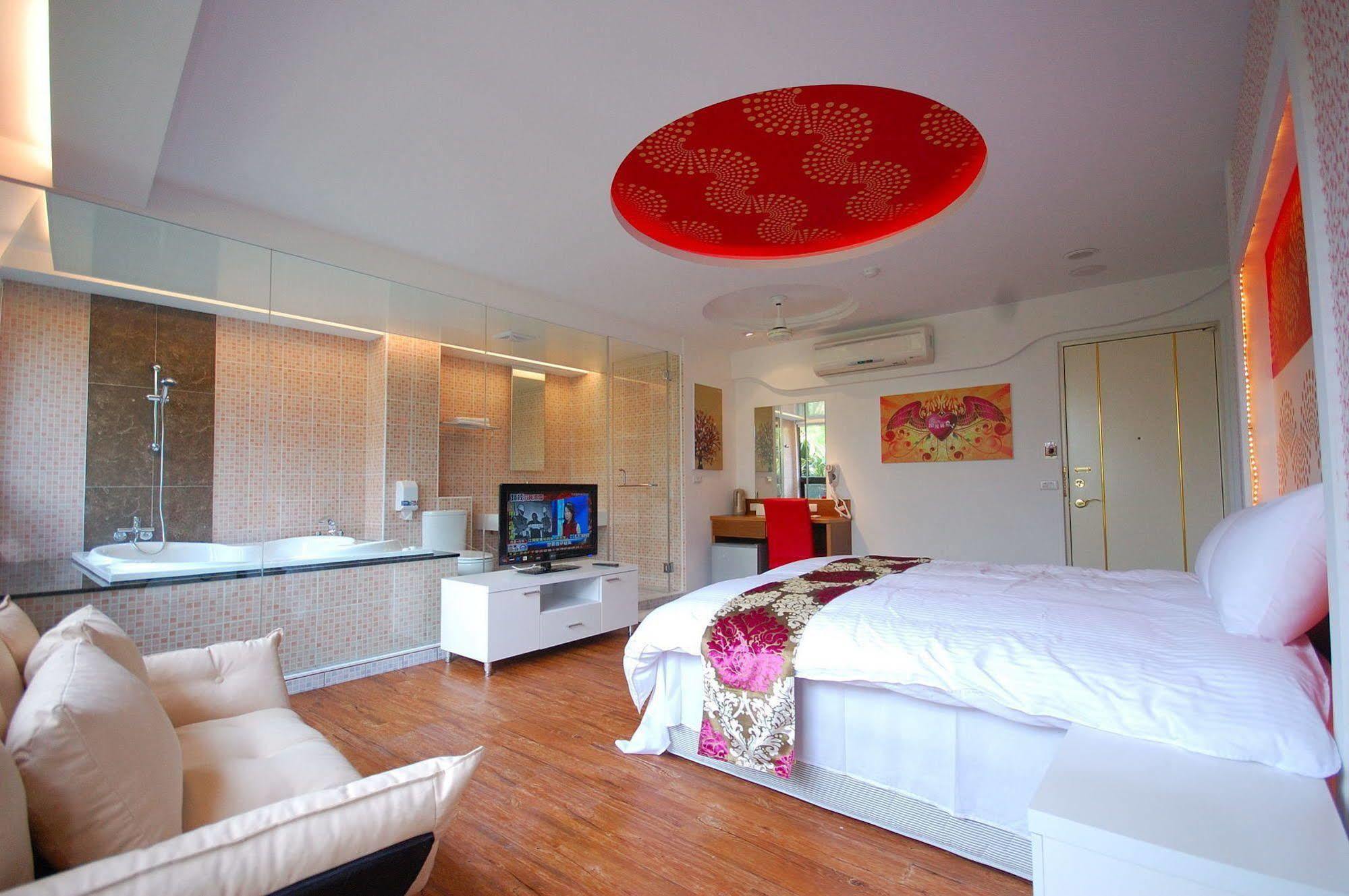 Full House Bed And Breakfast Nantou Bagian luar foto