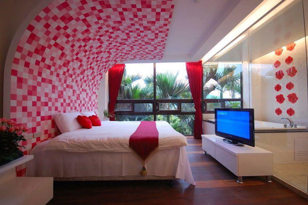 Full House Bed And Breakfast Nantou Bagian luar foto