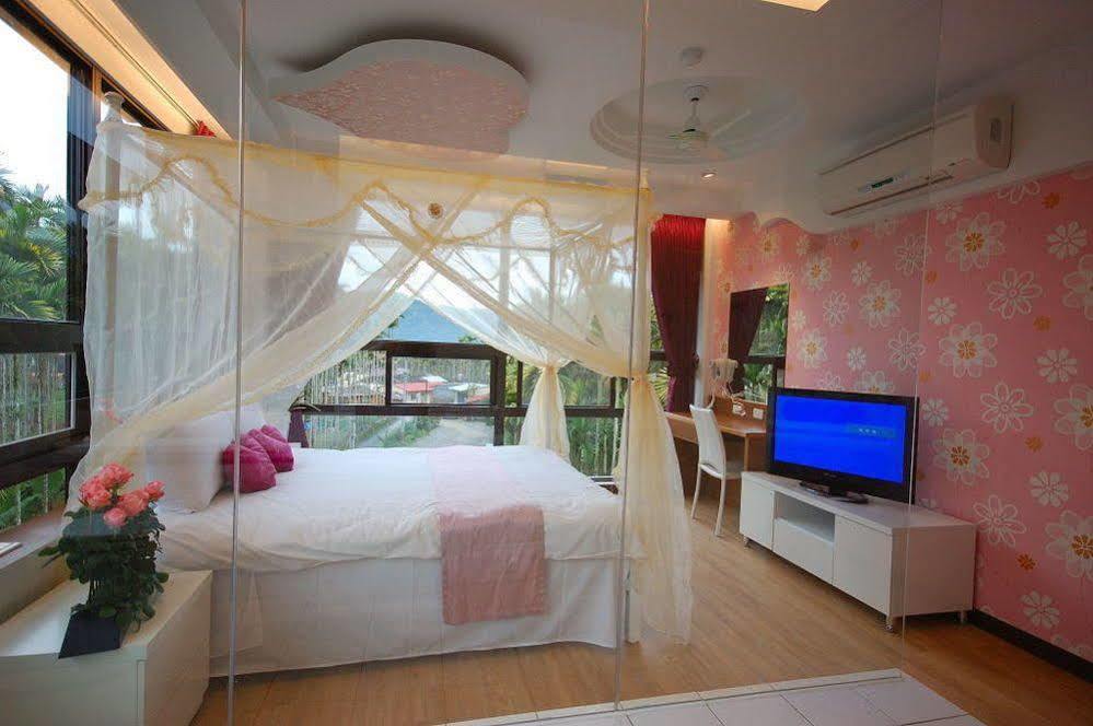 Full House Bed And Breakfast Nantou Bagian luar foto
