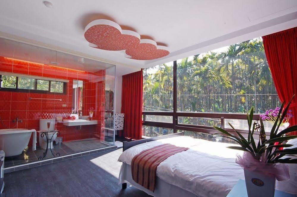 Full House Bed And Breakfast Nantou Bagian luar foto