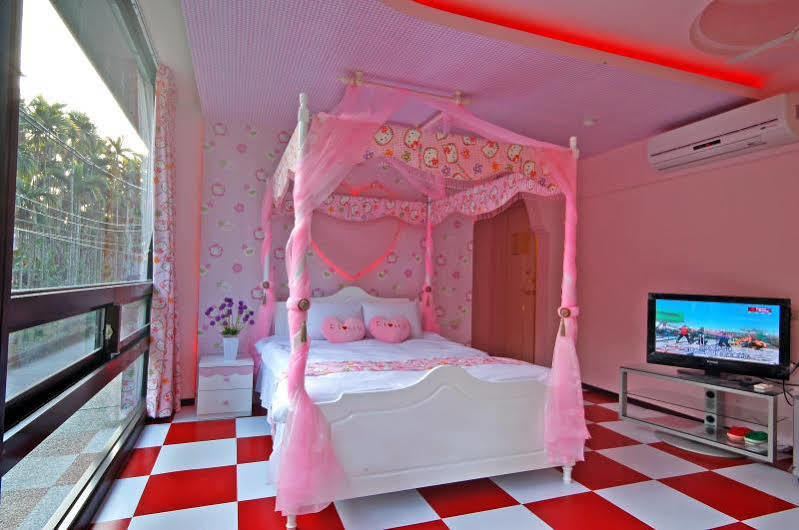 Full House Bed And Breakfast Nantou Bagian luar foto